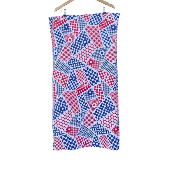 Vintage 1970s Red White Blue Floral Retro Crafting Sewing Fabric Patchwork - Picture 1 of 3